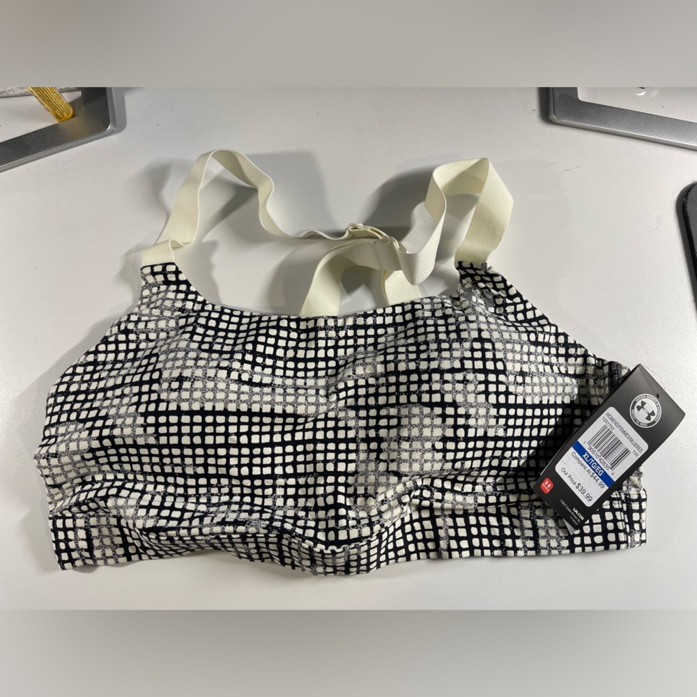 Women’s sports bra, size extra large under armor